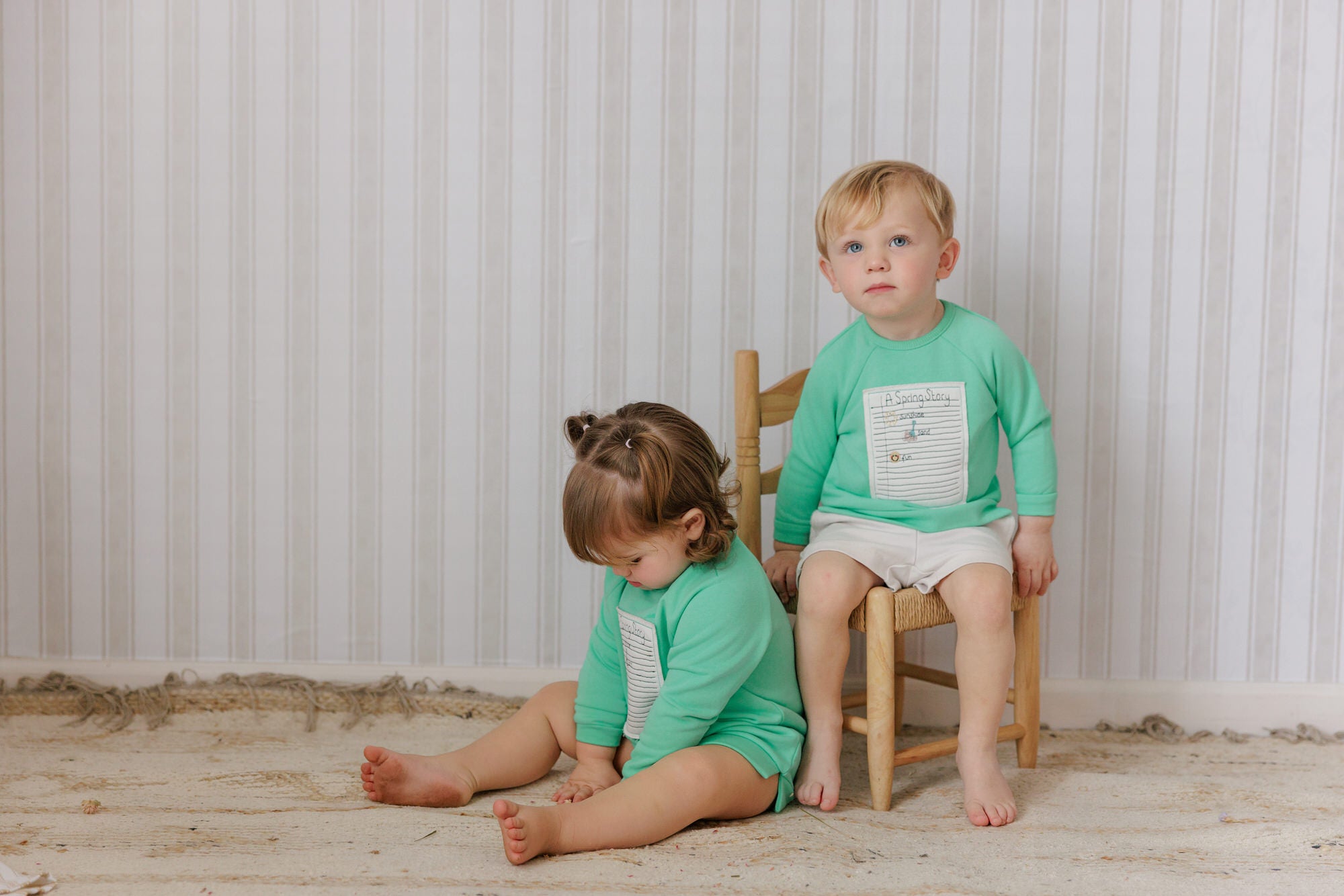 SPRING APPLIQUE SWEATSHIRT