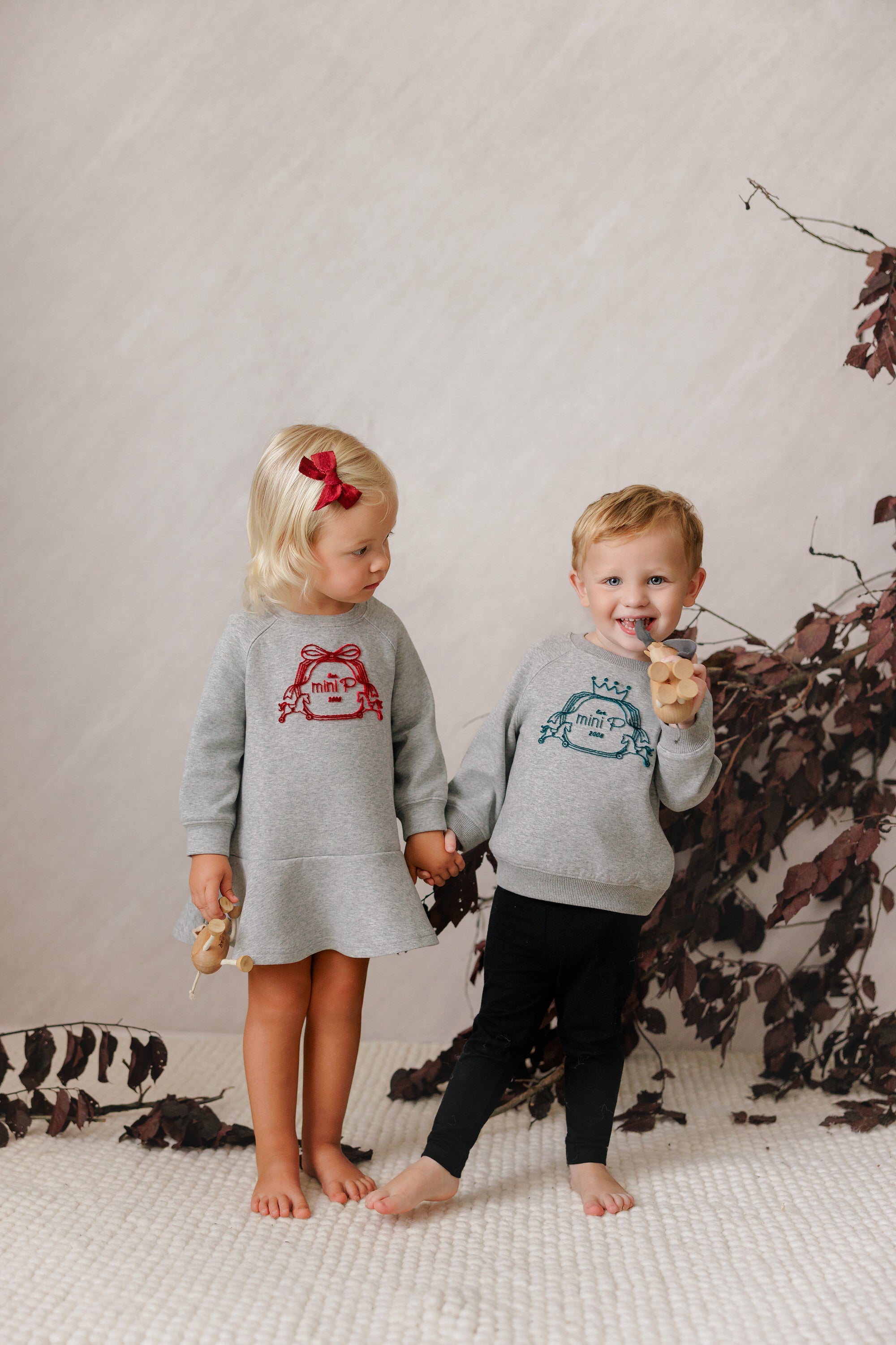 VELVET EMBLEM SWEATSHIRT