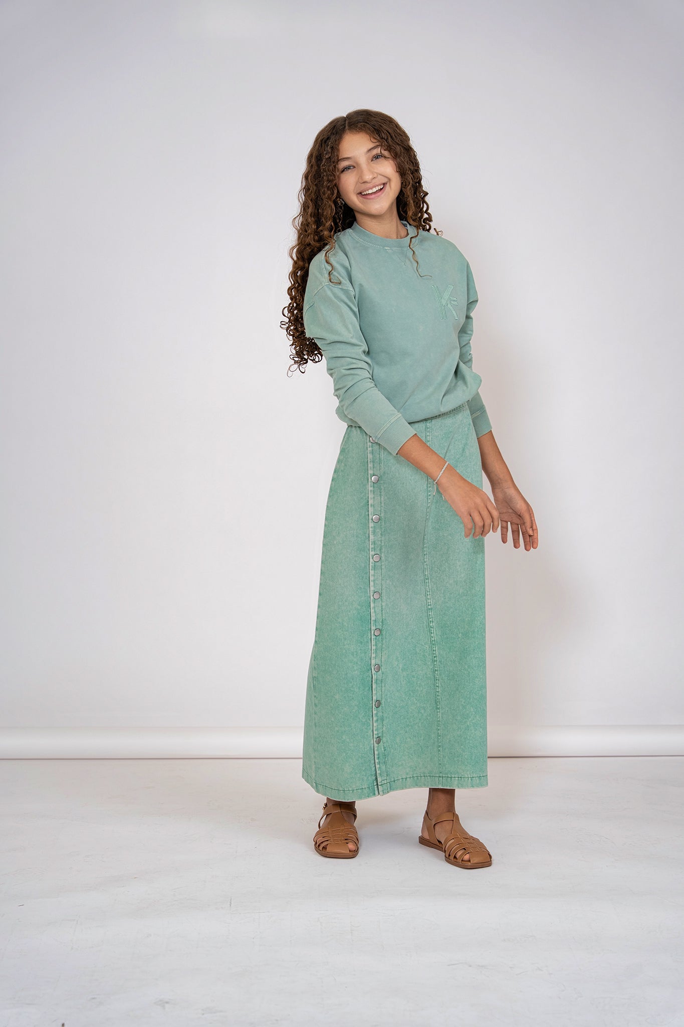 SIDE BUTTON DOWN SKIRT