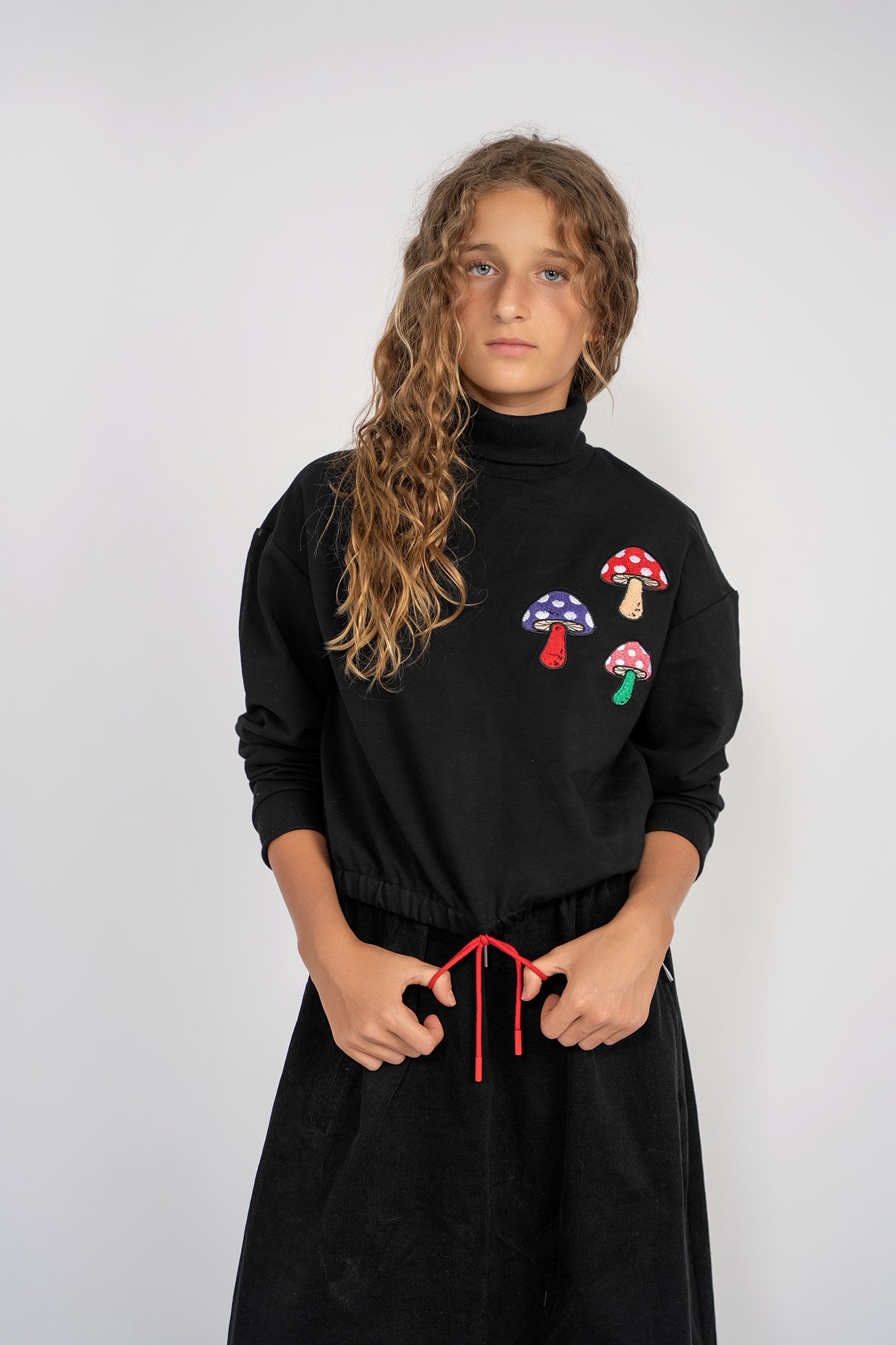 MUSHROOM TURTLENECK SWEATSHIRT